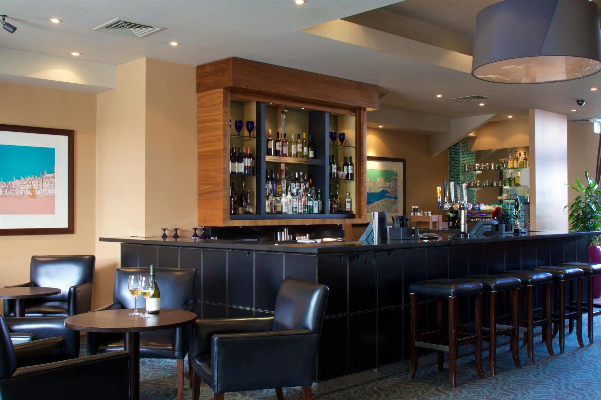 Cambridge Bar Hill Hotel, BW Signature Collection Exterior foto